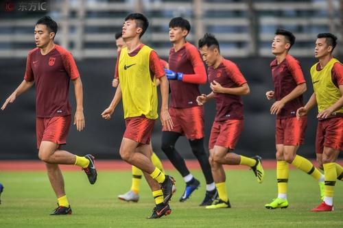 国足惊险出线,国足晋级8强却惹争议