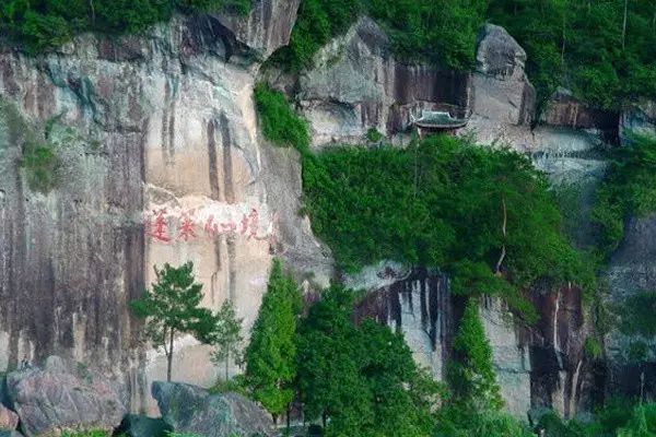 浙江隐藏一座仙境,浙江距离杭州1小时车程的城市