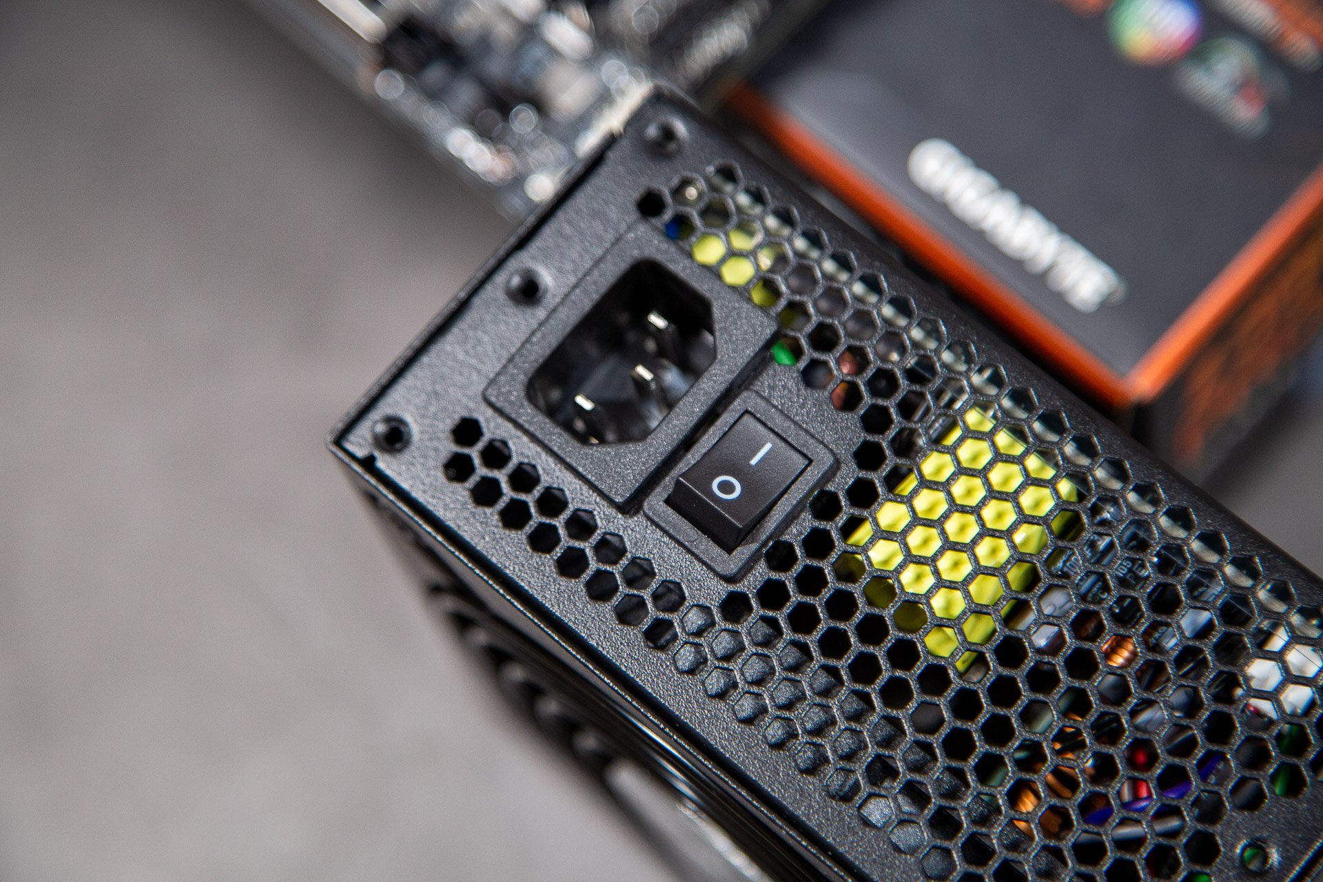 怎么打造一个itx电脑主机,自己装个itx小电脑