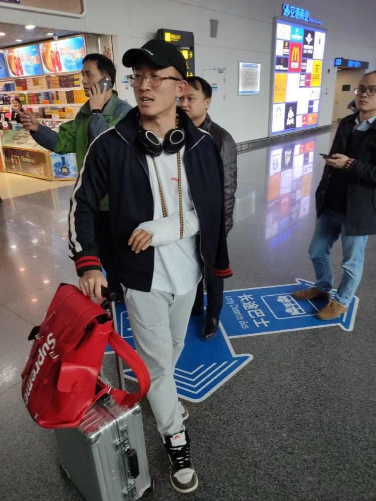 中国男足出征韩国球衣,中国男足参加世界杯预选赛的队服