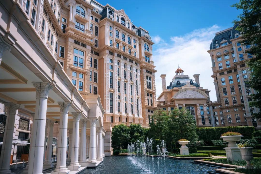 200块钱住北京,200块住酒店吃大餐