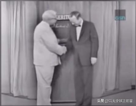 有八块腹肌的肯德基爷爷,肯德基老爷爷亲自做炸鸡