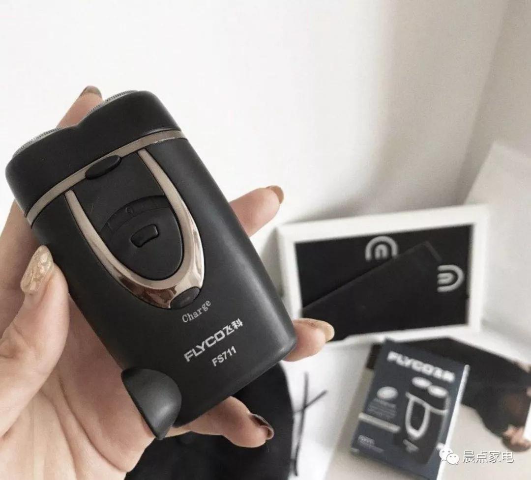 晨点家电|刮胡刀有适合剃刀有适合电动用显微镜看看胡渣就知道