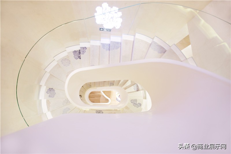 北京华贸购物服装,北京雅莹华贸直播间