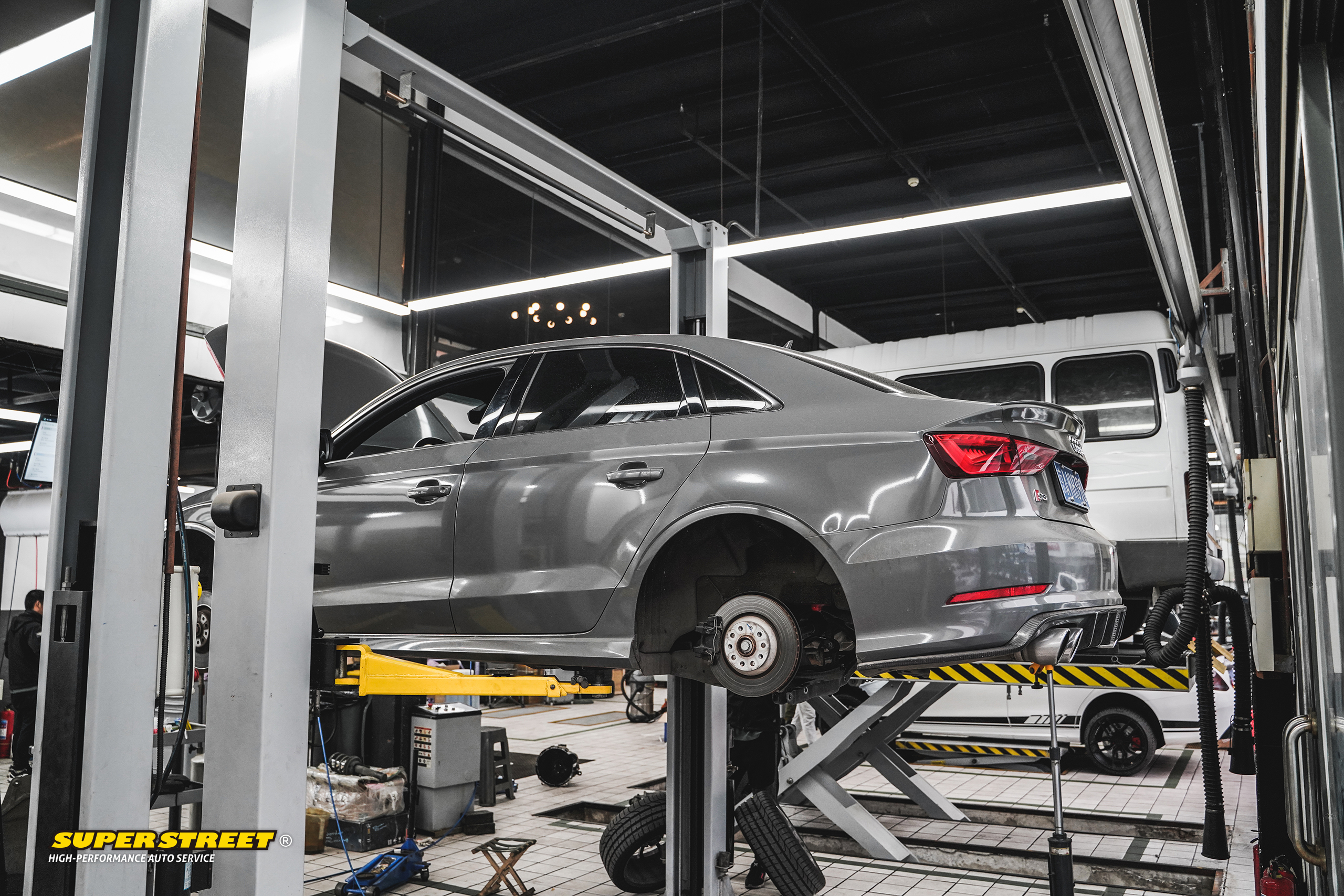 奥迪s3绞牙避震效果图,奥迪s3改装大涡轮