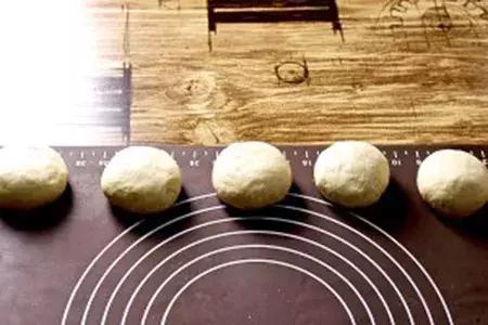 法式蒜香烤肠面包做法,丹麦烤肠面包做法