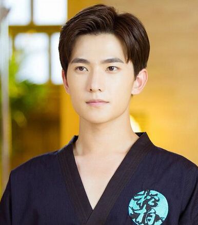 男生如何选择自己合适的发型穿搭,12-15岁学生适合的发型短发男生