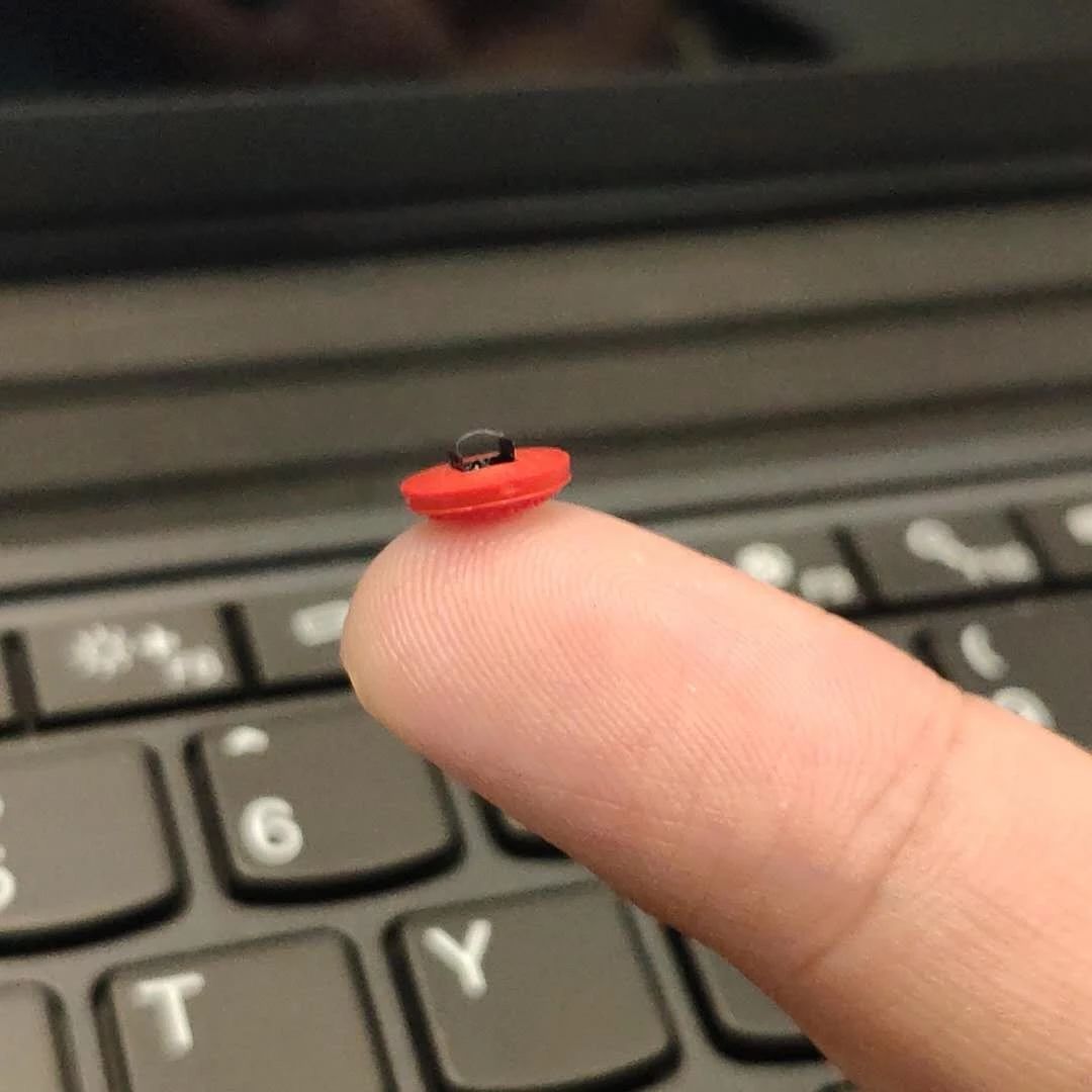 联想thinkpade14小红点是干嘛的,thinkpadlogo上的小红点是灯吗