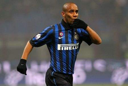 麦孔几乎零角度射门,米兰右后卫麦孔