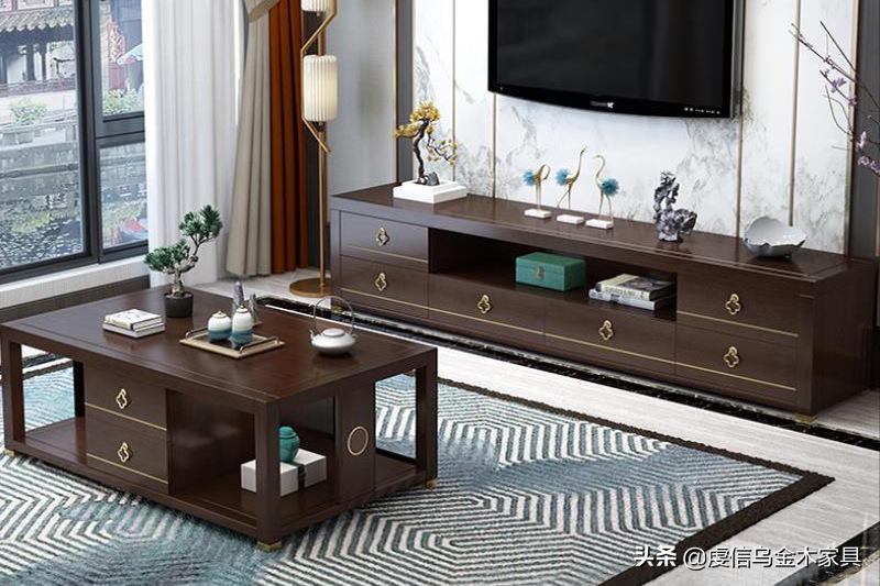 男子网上买床没按时到货,男子买沉香木床