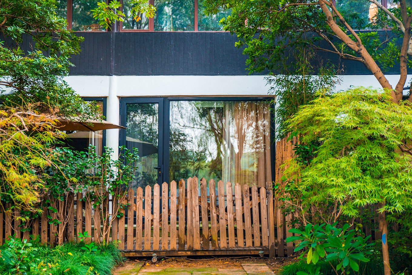 杭州看西湖住哪个酒店比较好,杭州西湖值得居住吗