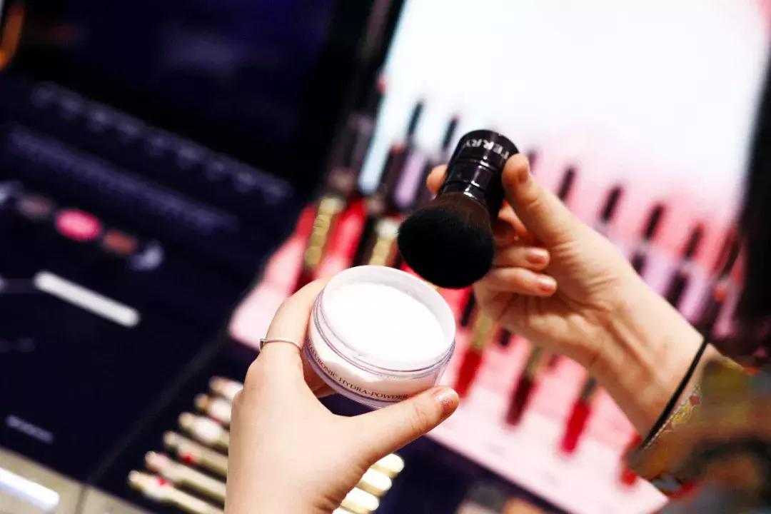 提升妆容精致度的化妆品,可以提升妆容质感的化妆品