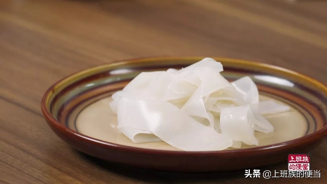 三分钟搞定劲道又爽滑的凉皮,想吃凉皮不用买了教你配方