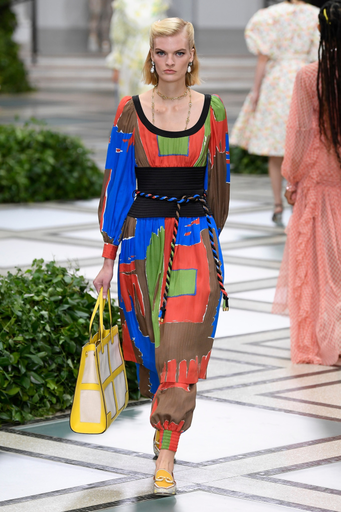 toryburch2020白色刺绣裙子,toryburch小香风裙子