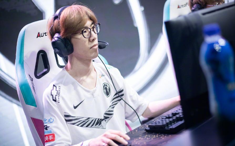 theshy除三害姿态秒退,theshy打姿态三场比赛完整版