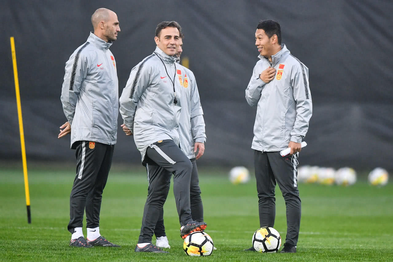 国足训练手递手传球是在干什么,国足手递手传球