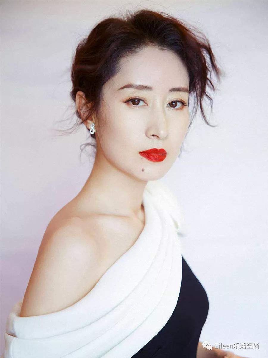 休夫复出，44岁爆红，宝藏姐姐中年叛逆记