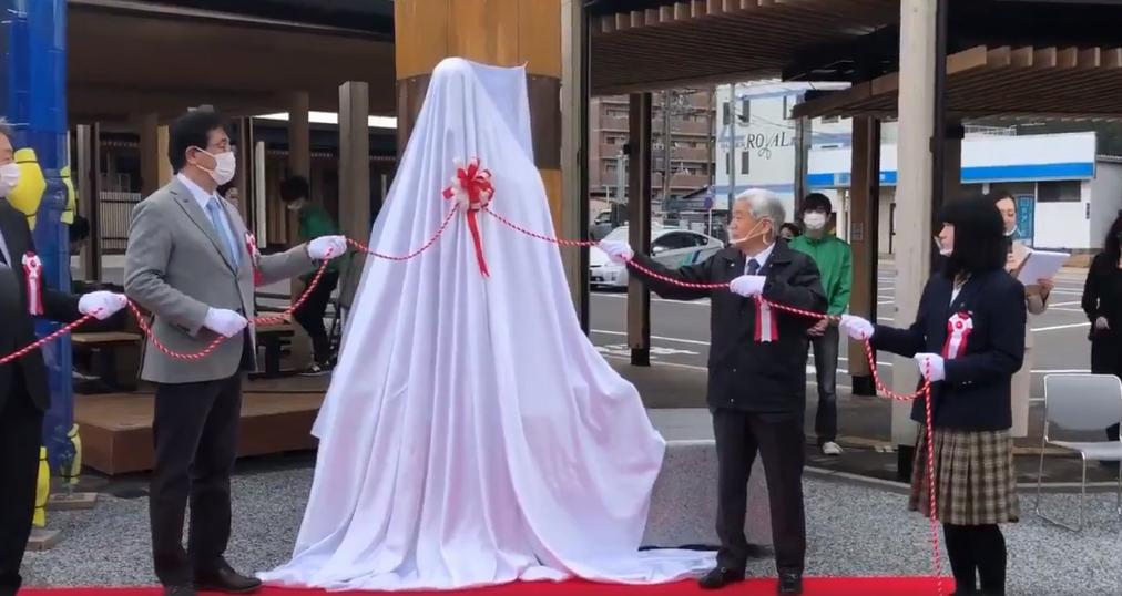 兵长铜像,兵长谢幕雕像