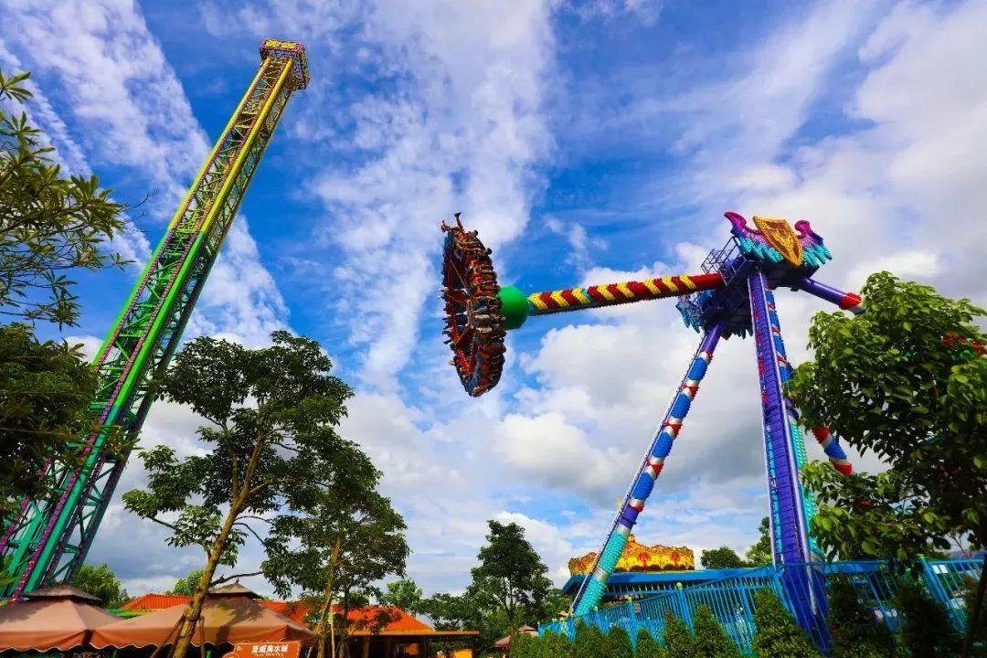 水上乐园超级大喇叭体验,挑战十大世界上最大的水上乐园