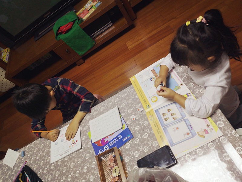 学习桌有必要给孩子买吗,孩子用不用买很好的学习桌