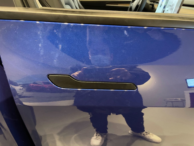 特斯拉modely2022款有几种颜色,特斯拉modelsplaid试驾体验