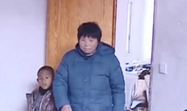 11年前,浙江农村奶奶收养了黑人小男孩巴比,如今怎么样了?
