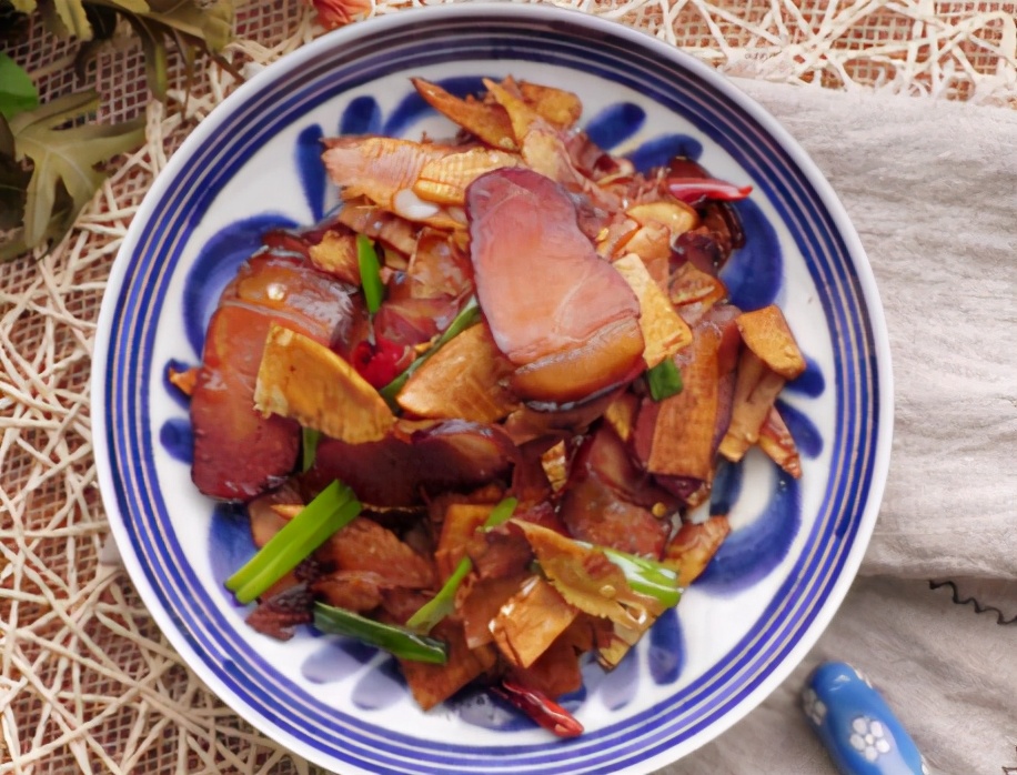 冬笋鲜肉馄饨的冬笋需要焯水吗,冬笋包肉饺子冬笋要焯水吗