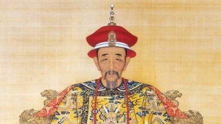 康熙皇帝究竟是一个什么样的人？专家：娶姑姑为妻，暴打太子老师