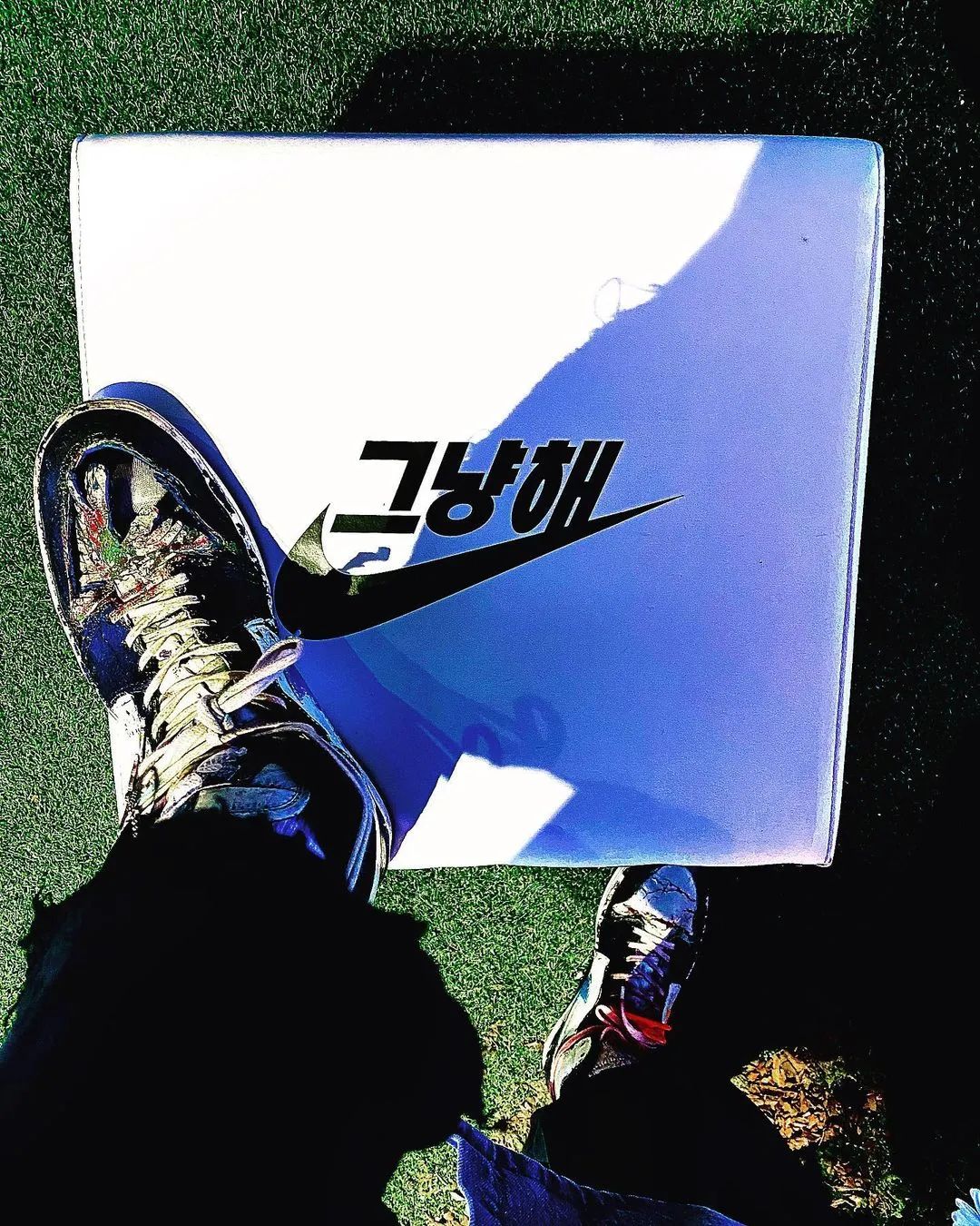 笑拉了！权志龙上脚“北卡蓝”，鞋贩子却因滤镜太重又冲错了