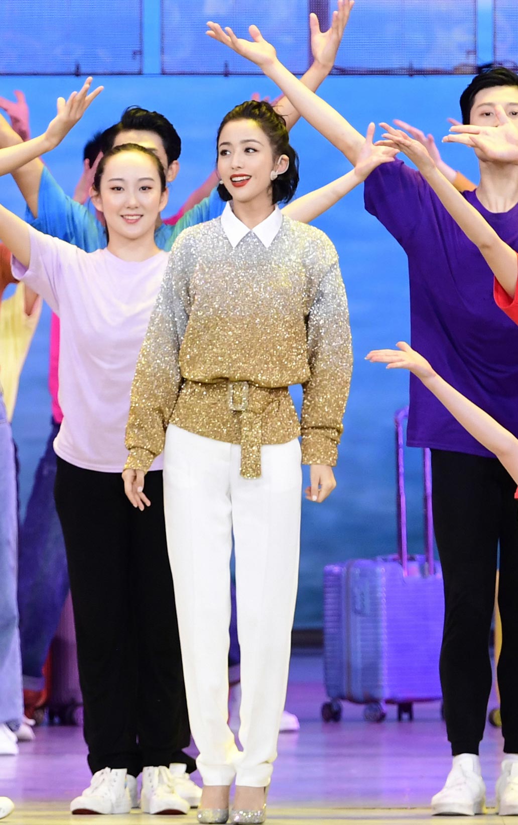 她最胖也只有85斤，亮片上衣扎苹果头，当了妈妈依旧活力十足