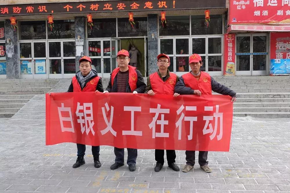 白银：爱心志愿者成为汽车站春运一道最亮风景线