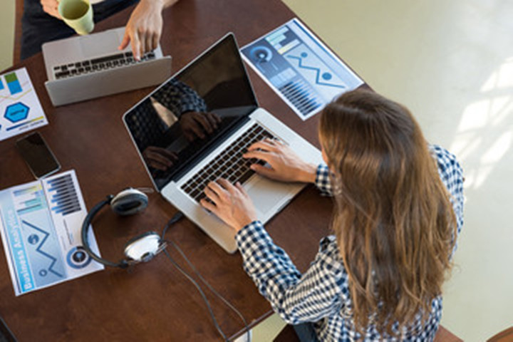 制作网站用什么编程语言,做网站最好的编程语言是