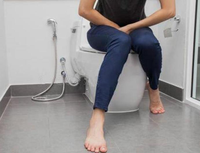 产后妈妈为什么会漏尿,为什么女性产后容易漏尿