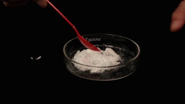 小苏打食用碱不可随便用,小苏打和食用碱使用的区别