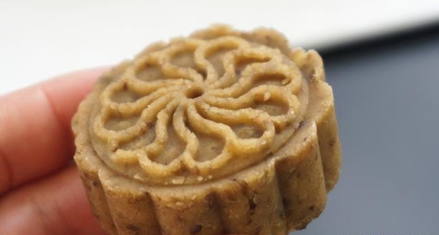 入夏的第一口清凉从一口绿豆糕开始