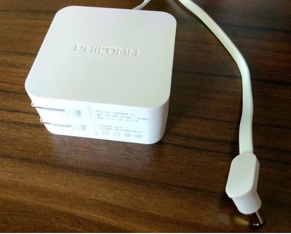 去年还2000一台的曼哈顿音响,现在却不足100的斐讯R1音响开箱