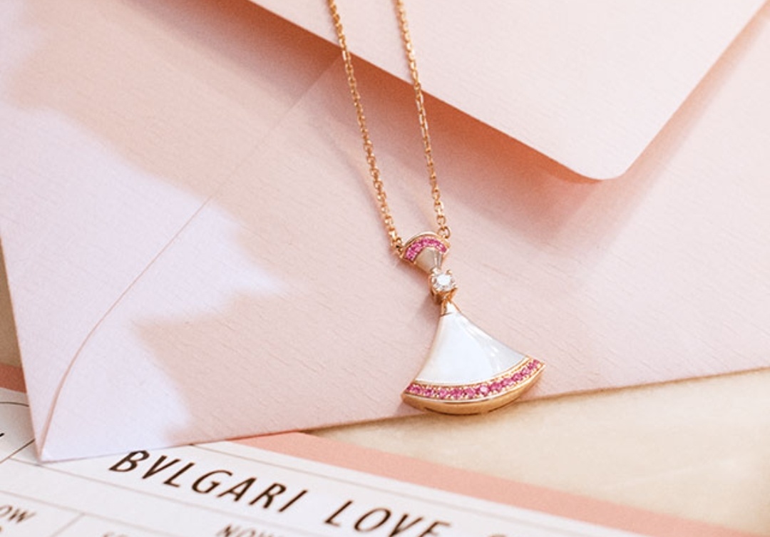 宝格丽经典款珠宝产品有哪些,宝格丽项链黄金和玫瑰金哪个好看