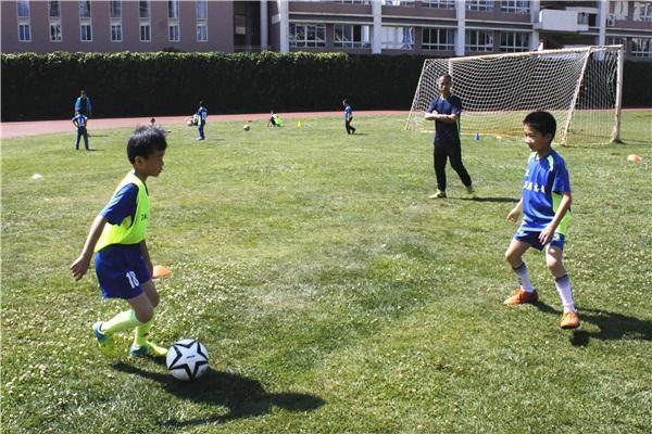 变向转身过人,转身过人和变向过人哪个实用