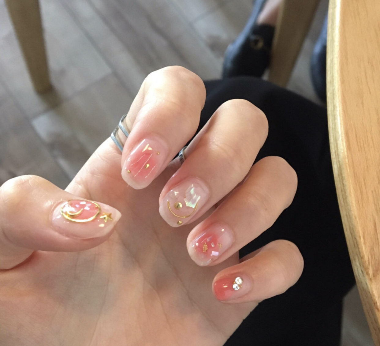 简单晕染美甲教程腮红黄皮,美甲网红款红色日系晕染