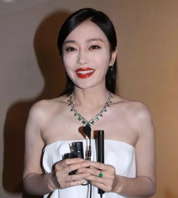 秦岚脸部垮了没有,秦岚真实脸部状态