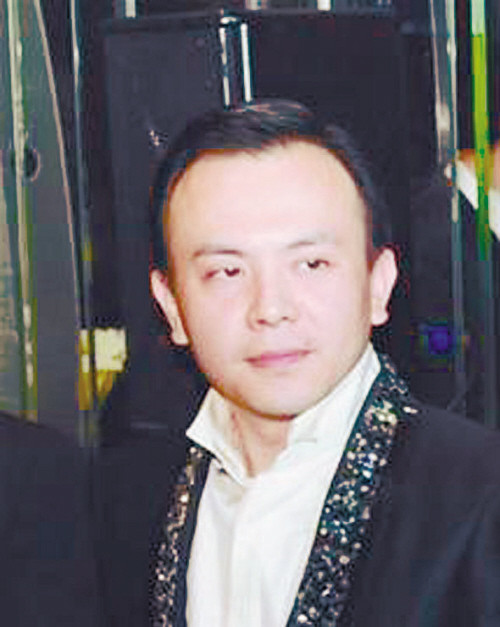 王珂做生意疑亏12亿，再加上父亲去世，刘涛深夜发博引人心疼