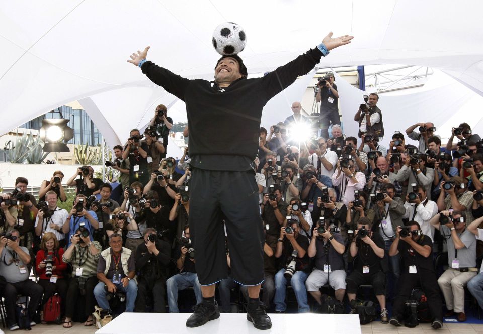 马拉多纳为什么一半天使一半魔鬼,一代球王迭戈马拉多纳