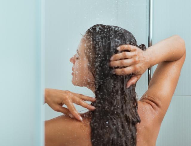 女生洗澡时会站着尿尿吗？别不好意思，不妨先了解一下是好是坏