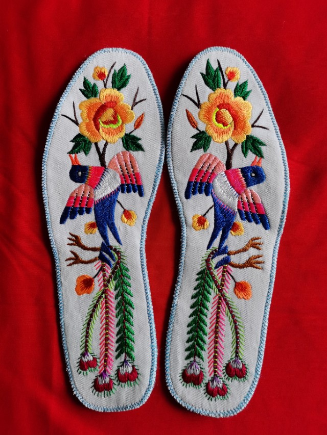 绣花鞋垫太美了,妈妈刺绣鞋垫