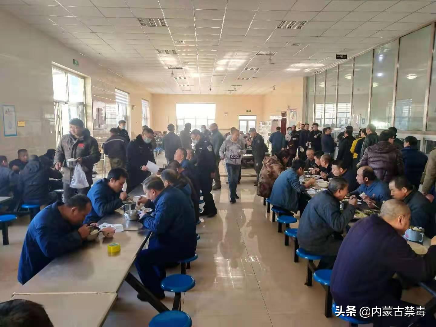 乌兰察布市化德县公安局禁毒大队积极组织开展关注“中国禁毒”微信公众号及“中国禁毒在线”微博推广活动