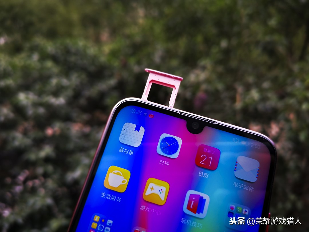 荣耀10青春版正式揭开神秘面纱,荣耀10青春版手机顶上两个孔功能