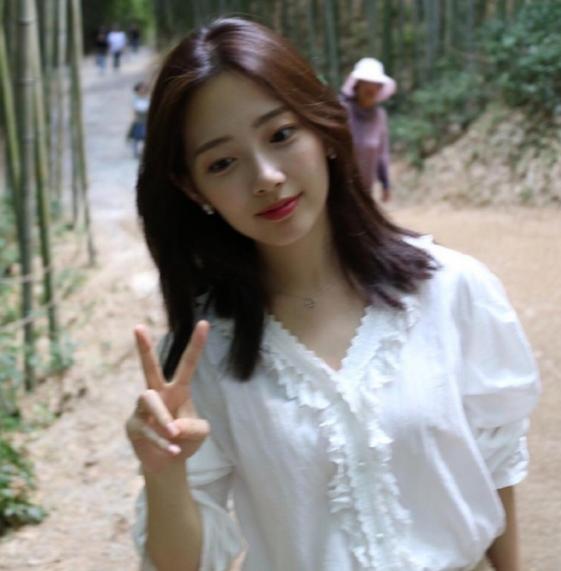 韩国中年气质美女高级感穿搭,韩系穿搭外套格纹短裙