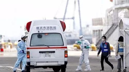 停靠日本长崎的邮轮,钻石公主号停靠柬埔寨