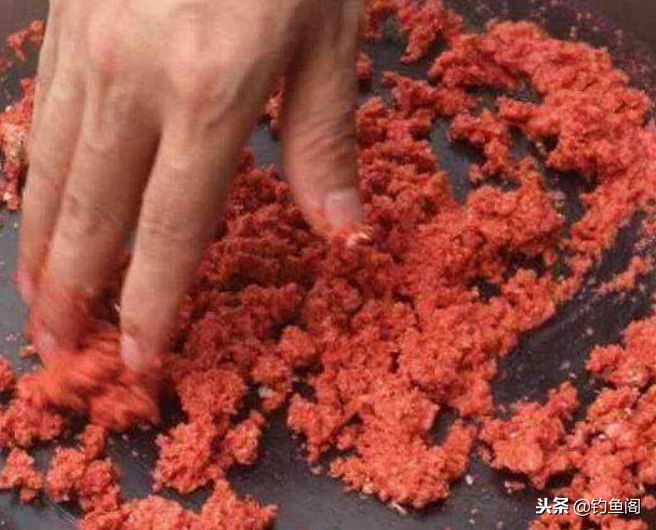 教你一分钟学会开拉饵，有了这4个技巧，还怕饵料状态不好吗？