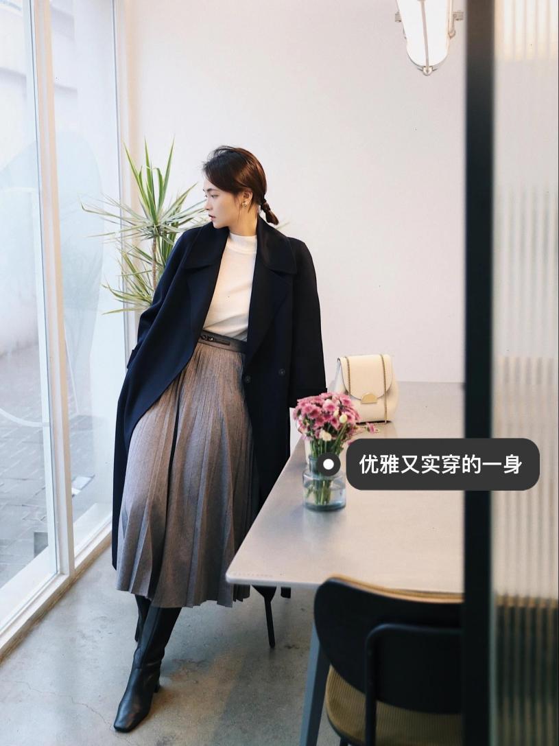 大衣裙子冬天绝配,大衣配什么裙子冬天穿好看